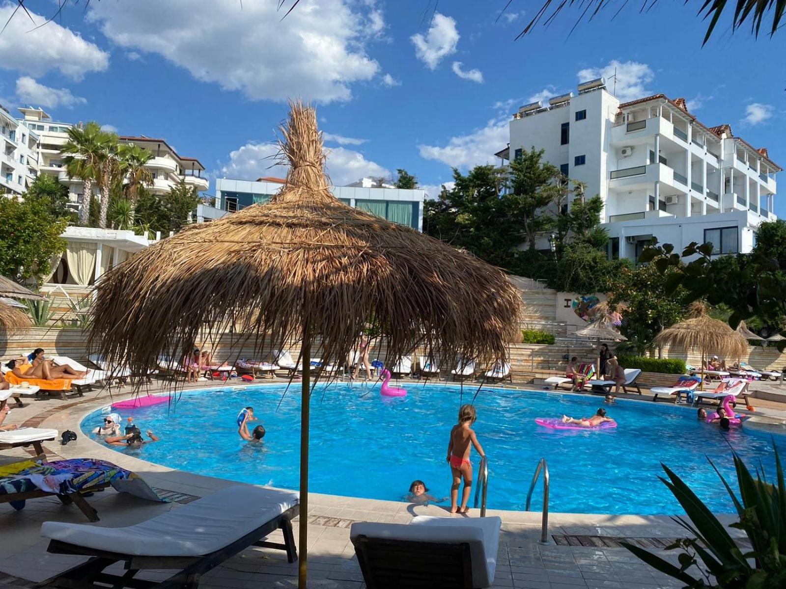 B&g * Sarandë
